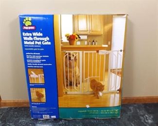 New in Open Box Top Paw Extra Wide Walk Through Animal Gate
