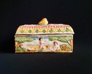 Italian hand-painted porcelain trinket box ===>$35