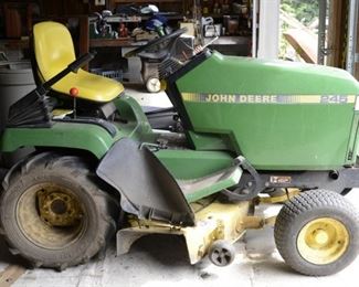 John Deere 245 Lawn Tractor