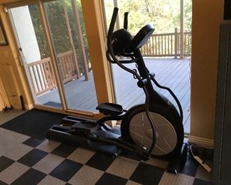 Sole E95 Elliptical Exercise Machine in EXCELLENT condition.