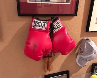 Muhammad signed Boxing Gloves