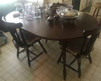 Kitchen Table / 6 Chairs $ 174.00