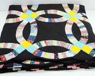 Quilt With Interlocking Circle Pattern And Scalloped Edges, Approx 112" x 110"