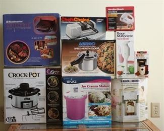 Lot of Newer Small Kitchen Appliances