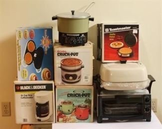 Lot of Older Small Kitchen Appliances