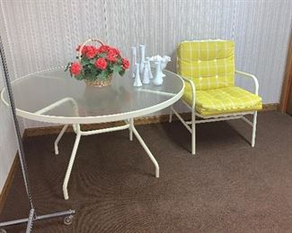 Retro Patio  Set. Table and 4 chairs. 