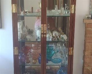 Lighted display cabinet