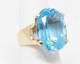 532	

14k Gold Ring With Semi Precious Stone
Weighs Approx 9.1g Size 6.5