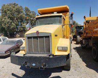 215	

2010 Kenworth T800
Year: 2010
Make: Kenworth
Model: T800
Vehicle Type: Truck
Mileage: 127,485
Plate:
Body Type:
Trim Level:
Drive Line: 6x4
Engine Type: L6, 10.0L (611 CID)
Fuel Type: Diesel
Horsepower:
Transmission:
VIN #: 1NKDL50X4AJ266294