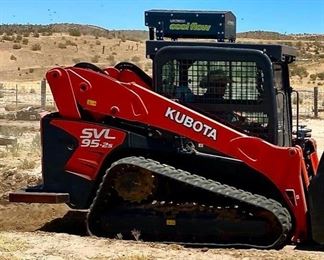 226	

Kubota SVL95-2s CTL Compact Track Loader
Kubota CTL Compact Track Loader with very low hours.
Model# SVL95-2s
Hours-352
Loftness Cool Flow-Roof mount external cooler
Model-12CFISUV2
Kubota Forestry Door- Model S6658
Includes the"Operators Manual" 