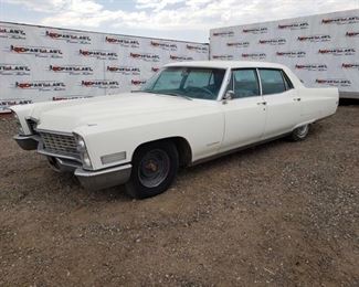 110	

1967 Cadillac Fleetwood
110VIN: M7176420 Odometer Reads: 79439 Power Windows, Doorlocks, Seat, Tilt Wheel, Dual Bench Seats, AC