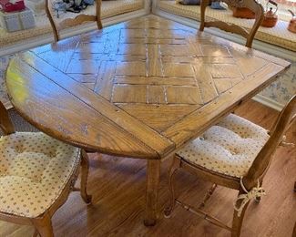 DINING / KITCHEN TABLE WITH 6 CHAIRS $120