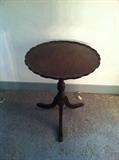 Pie crust table