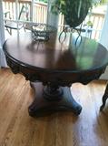 Very nice round kitchen dining room table