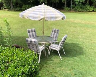 GlassTop Patio Table  4 Chairs w Cushions