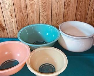 Ceramic and Glass Bowls 