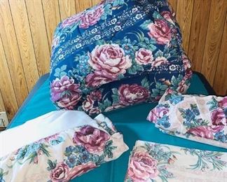 Reversible Queen Comforter Set 