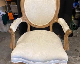 013mMedallion French Provincial Arm Chair