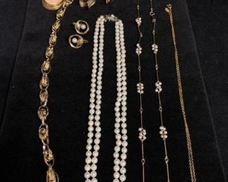 184r Pearls  Other Costume Pieces