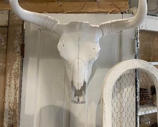 Large striking white washed resin faux steer skull wall or table top decoration