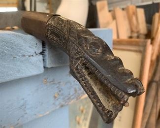 Assorted vintage knives, carved serpent handle