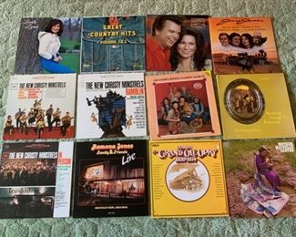 CLEARANCE  !  $10.00 now, was $40.00..........12 Vinyl Albums, very clean condition, Loretta Lynn and more country (L7)