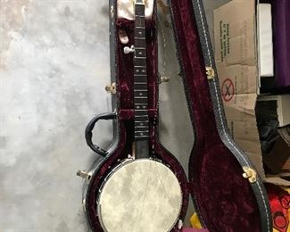 Vintage banjo...needs strings  Gold Tone Model 150 qtr. 