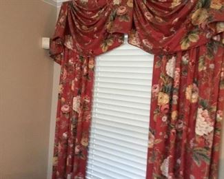 Set of curtains