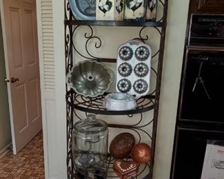 oval bakers rack, vintage kitchen 