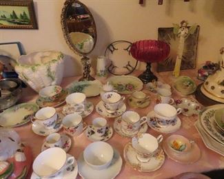 Beautiful Collection of Tea Cups & Saucers 