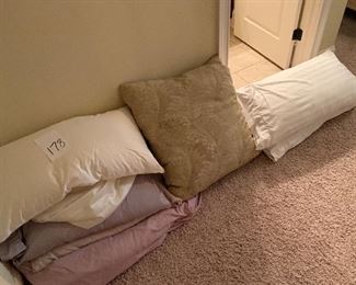 178. Comforters and pillows including tempurpedic pillows $25