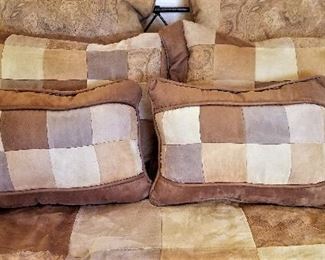 Croscill Queen reversible comforter plus skirt plus 4 pillows and 2 shams $185.00   Please see other photos for full view.