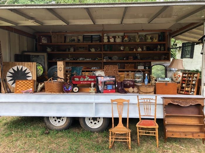 Vendor trailer with $25 items!  Get over here & shop! 