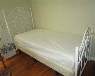 Twin Iron BEd fram