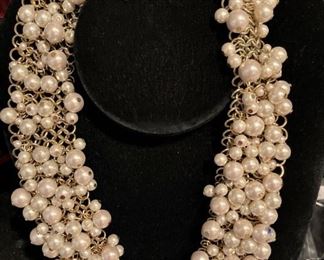 Cluster of pearls necklace