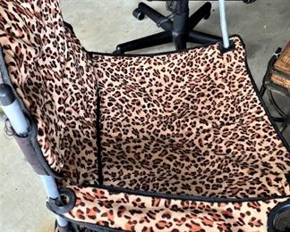Leopard folding chair