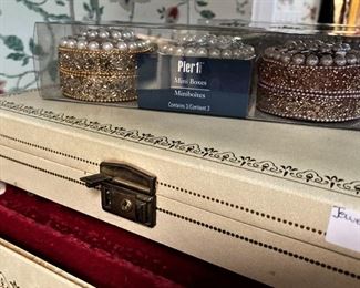 Pearl boxes
