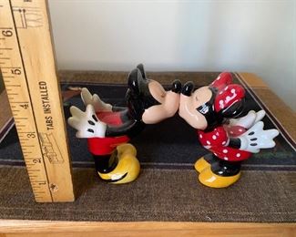 Kissing Mickey and Minnie Salt and Pepper Shakers $8.00