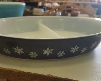 Snowflake Pyrex and other Pyrex pieces available