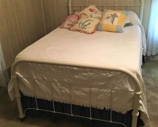 FULL SIZE ANTIQUE IRON BED