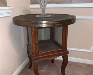 Cool Square Display Table with Round Top