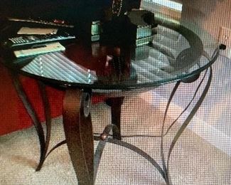 $125 ~ Glass top metal end table 