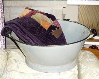 small crazy quilt / gray granite tub