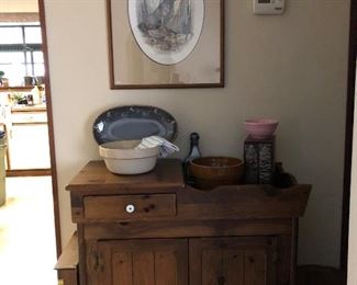 Dry sink
Nice old kitchen bowls