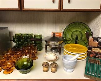 Lots of great vintage kitchen items