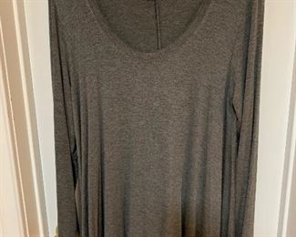 Ducci    Gray oversize blouse  size medium