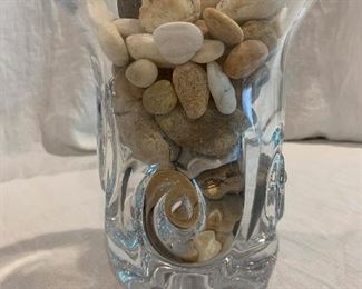 Vase w/river stones 