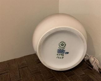 Lladro vase 8" x 5" signed & numbered