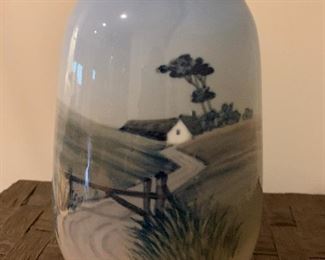 Lladro vase 8" x 5"