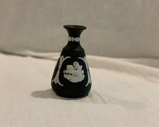 Wedgwood Black Opal 5"x2"